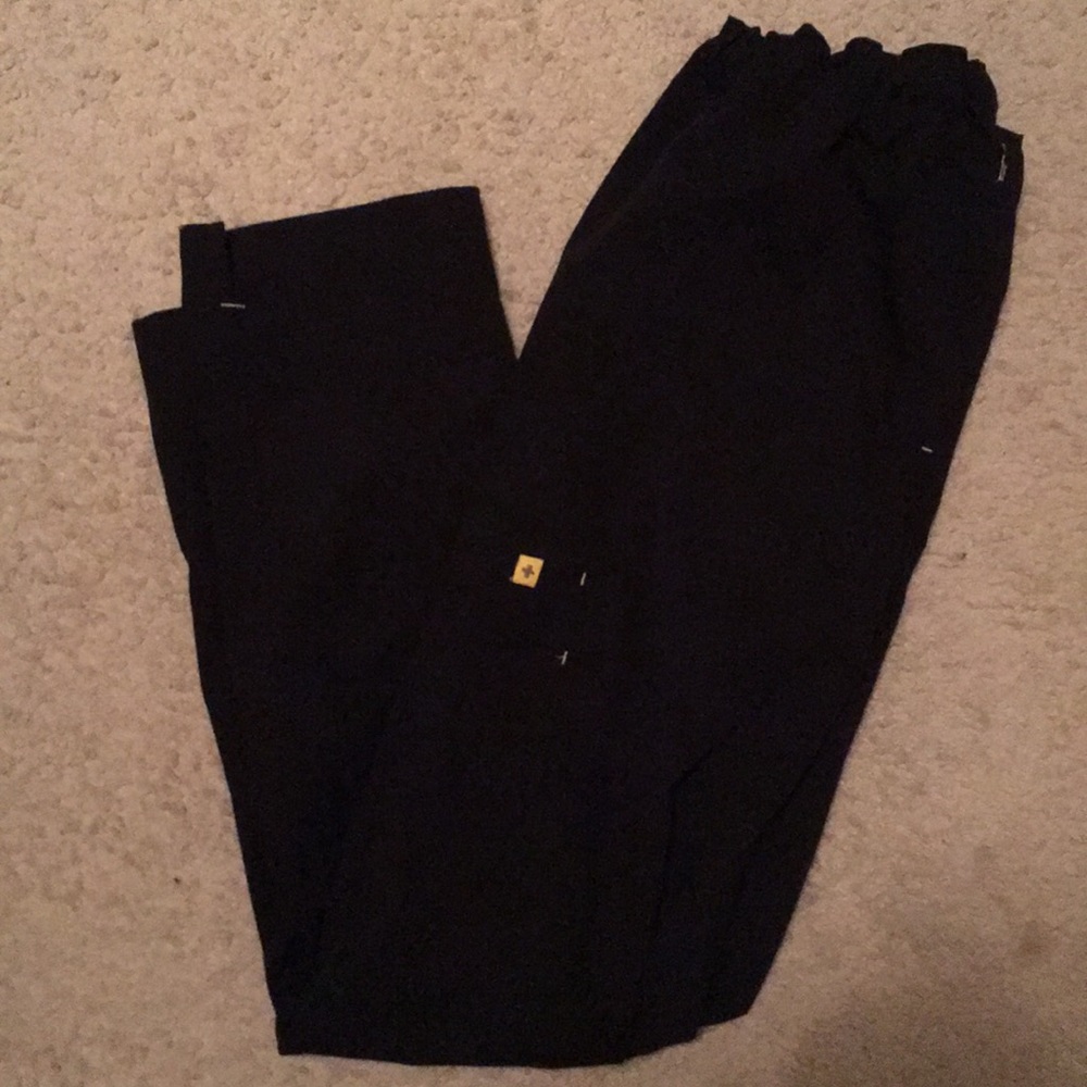 Black FIGS Skinny Leg Scrub Pant
